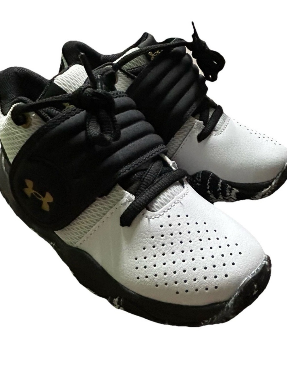 NWOT Boys Under Armour Black White Basketball Sneakers Size 12